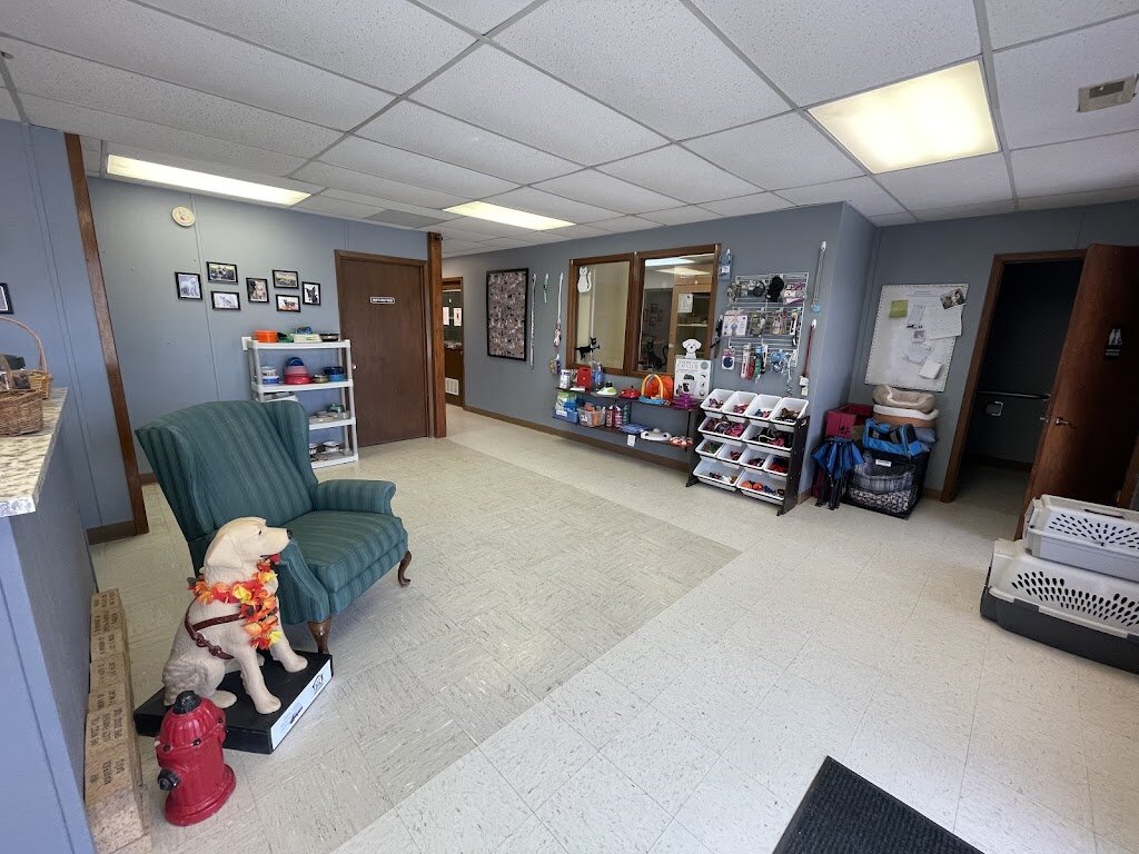 Paws & Claws Adoption Center animal shelter in Columbus, NE